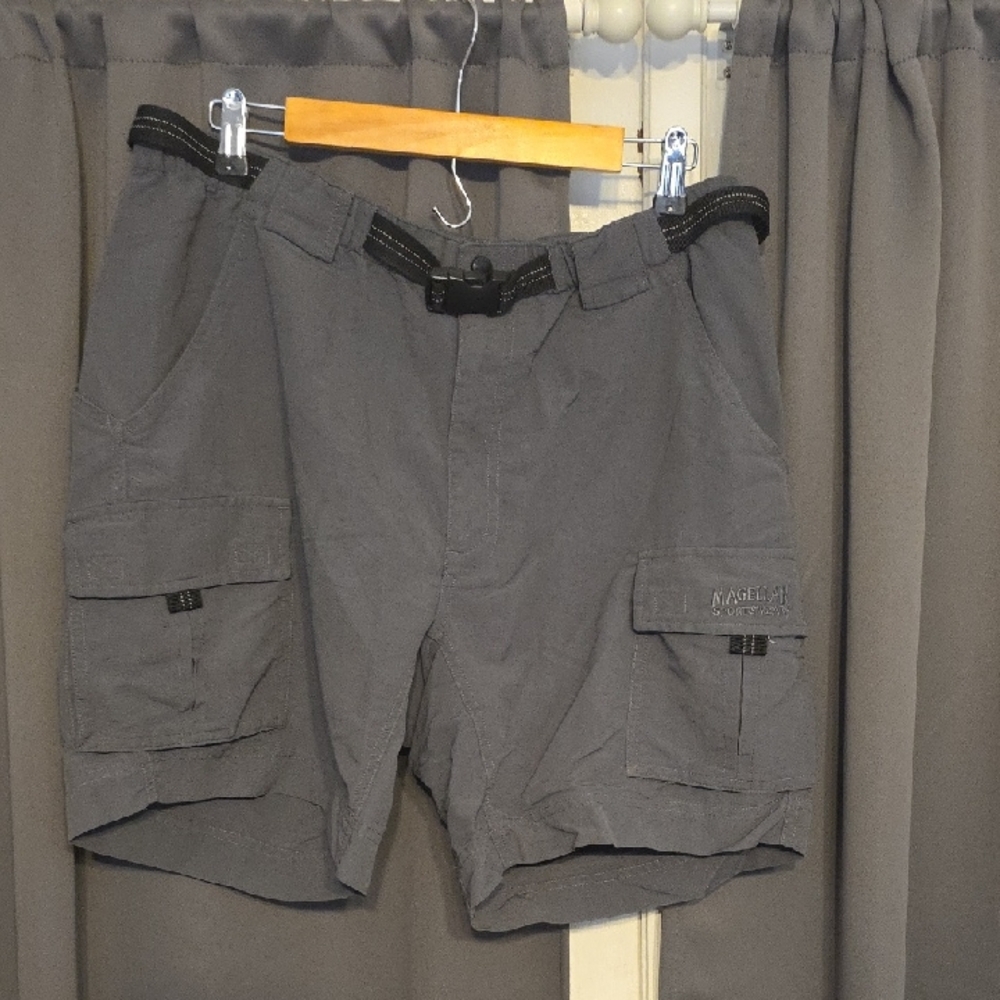 Magellan Outdoors Men's Gray Cargo Shorts Relaxed Fit Web Snap Belt Sz‎ L EUC